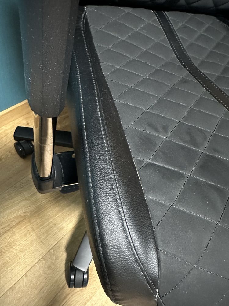 Игровое кресло Razer Enki Black