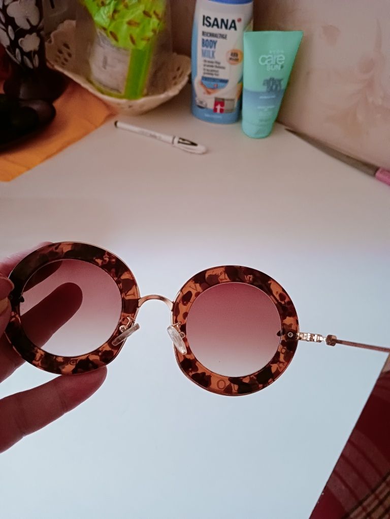 Классные фирменные очки от солнца