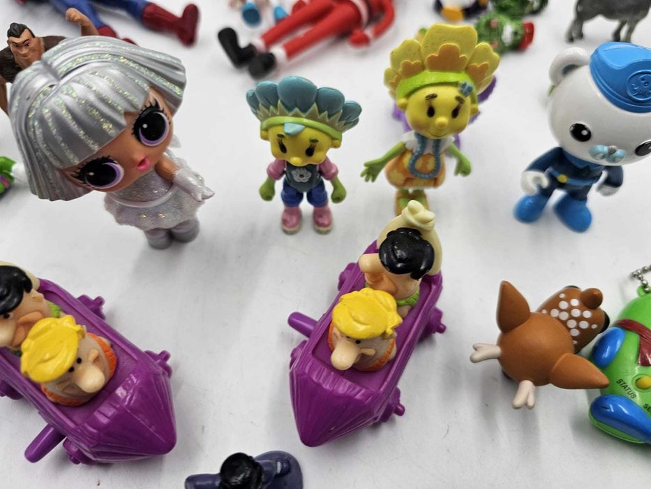 Zestaw mini zabawek figurki Flintstonowie Fifi Niezapominajka i inne