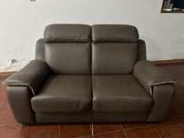 Sofa de 2 lugares pele