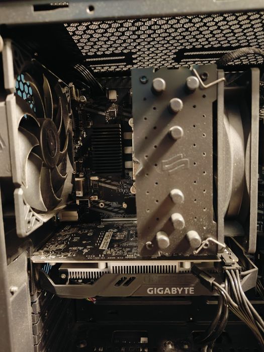 Komputer gamingowy + monitor