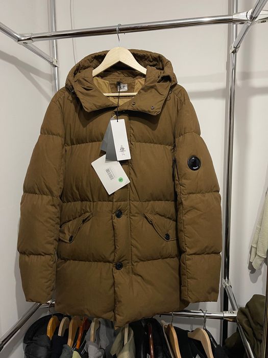 Пуховик C.P. Company коричневий , новий М розмір . Оригінал .