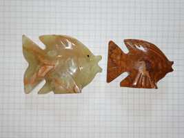 Статуетки рибки з оніксу.