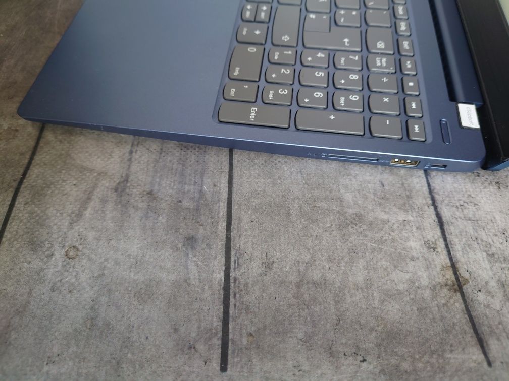 Сучасний шустрий ультрабук  Lenovo330s Fhdips/i3-8130/12ddr4/128+500gb