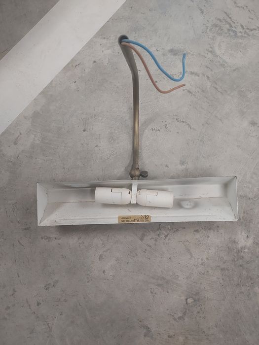 Candeeiro de parede em cor bronze