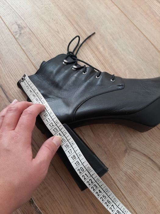 Czarne, skórzane botki sztyblety na koturnie r 40