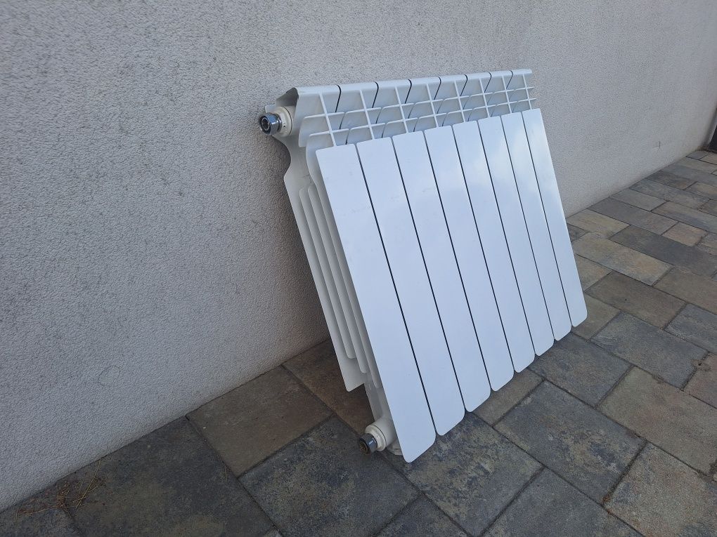 Grzejnik aluminiowy z osprzerem