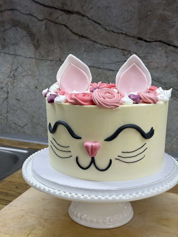 Dekoracje na tort kotek z masy cukrowej
