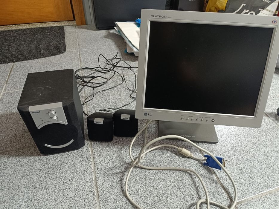 Vendo monitor e colunas pc