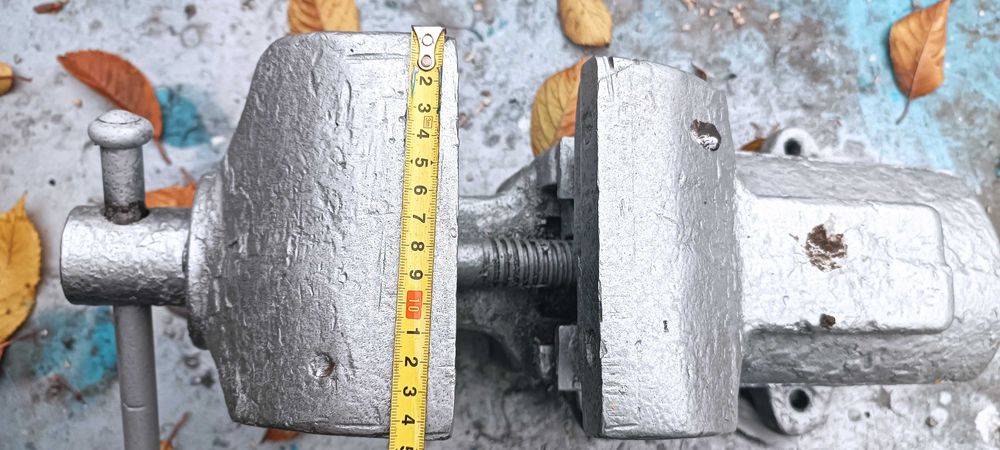 Продам рабочие тиски