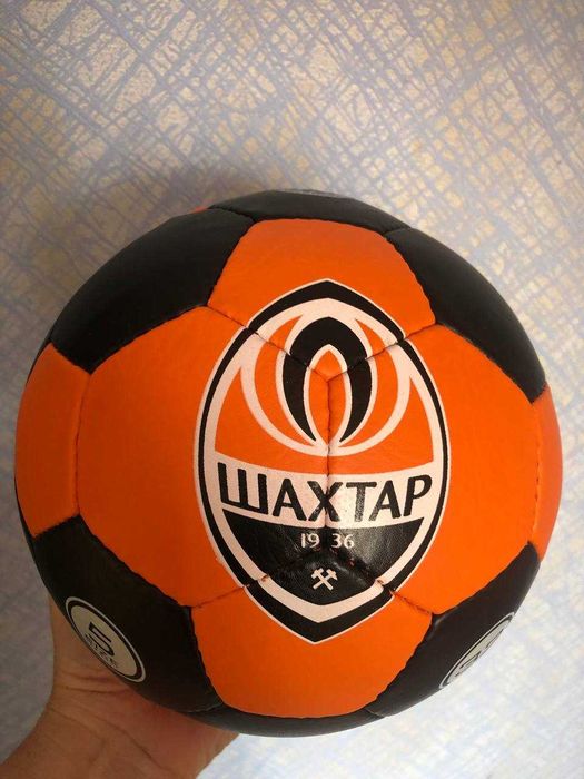 Професійний футбольний м'яч ФК Шахтар для асфальту