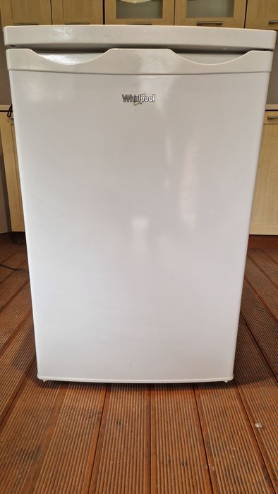 Lodówka Whirlpool z zamlażarnikiem stan dobry mało używaną
