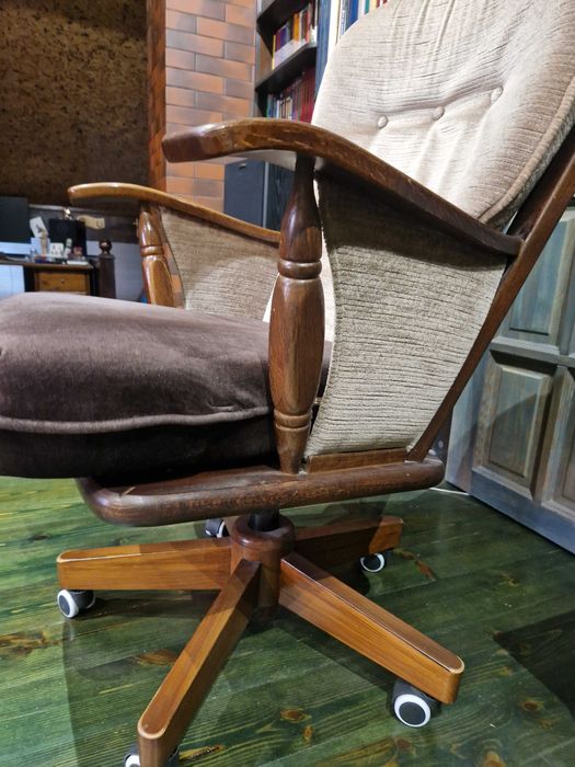 Fotel obrotowy z  dębiny-stan idealny