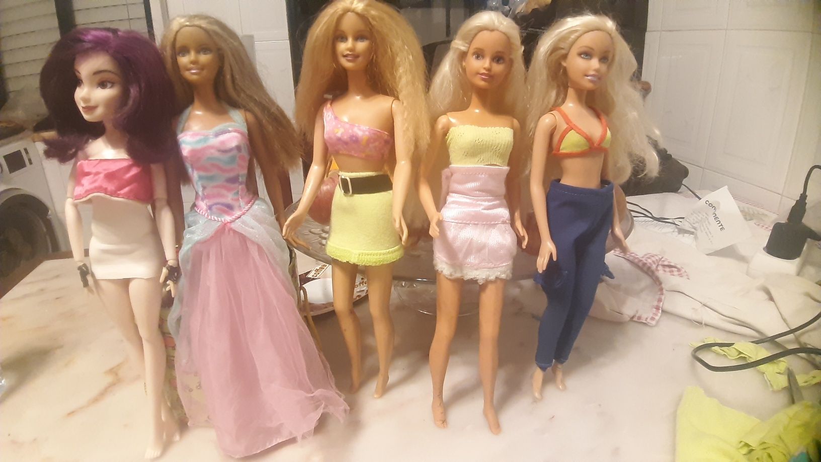 Vendo 5 Bonecas (Barbie e Hasbro) a muito bom preço