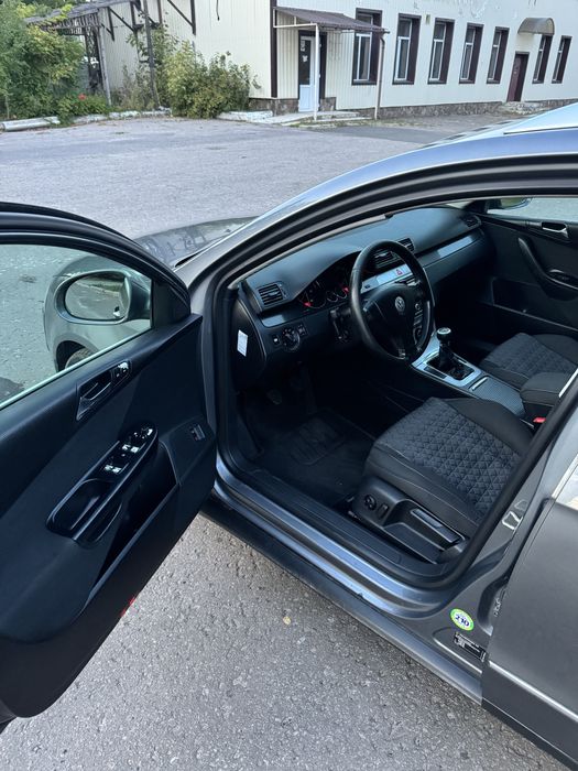 Volkswagen Passat B6 2007р 2,0tdi механіка 6 в ідеальному стані дизель