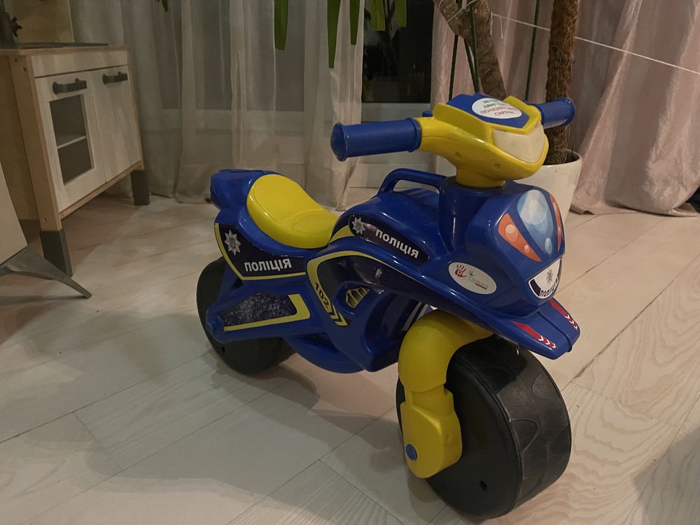 Детский пластмасовый мотоцыкл
