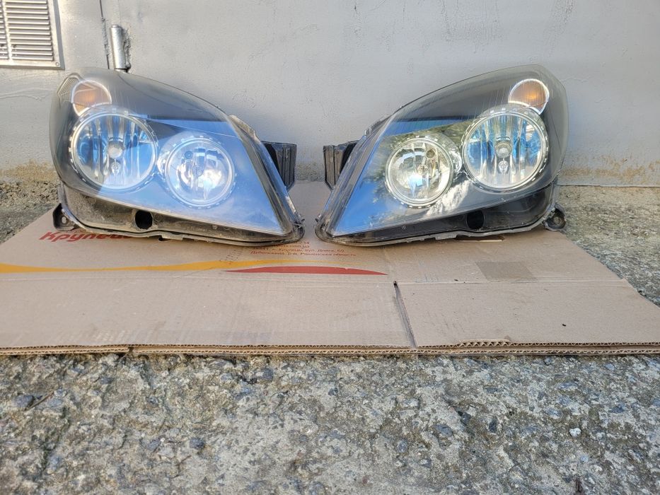 Фари на Opel Zafira B
