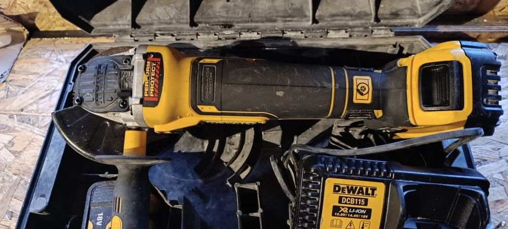 Szlifierka kątowa DeWalt dcg 405 p2