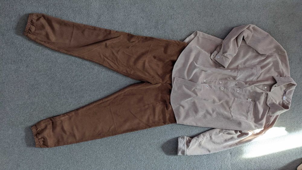 Вельветовая рубашка и брюки