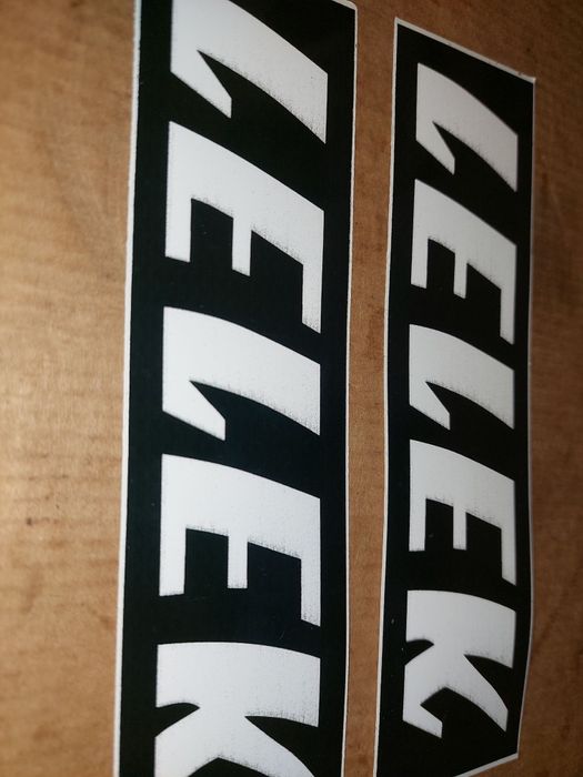 Zestaw 2sz naklejki na boczki oslony wsk125 LELEK