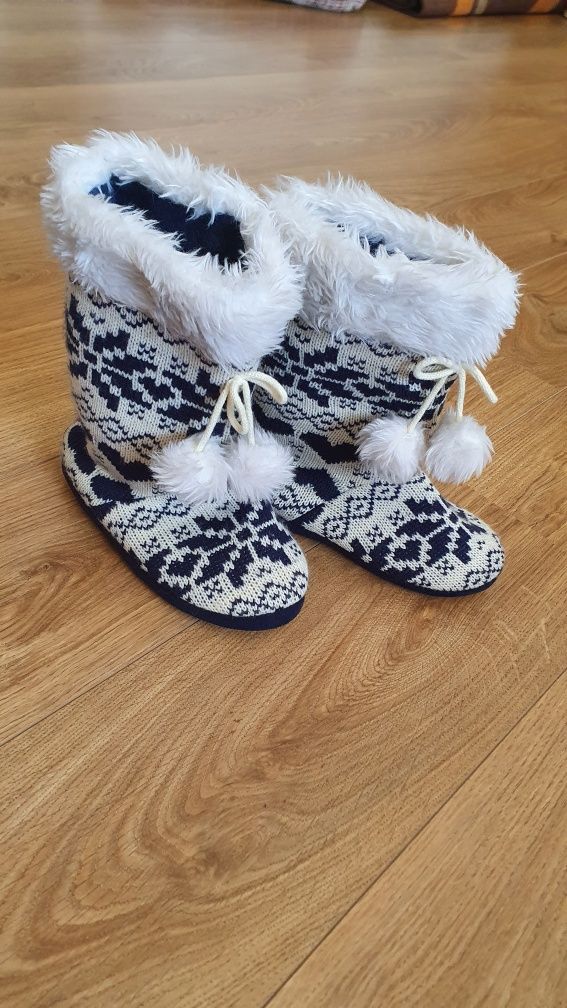 Pantufas em bota para senhora