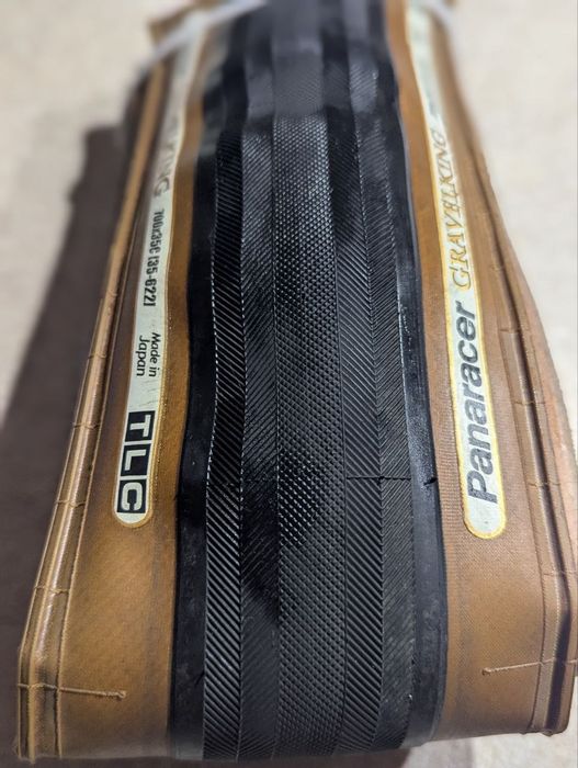 Покришки 28" Panaracer GravelKing TLC та Specialized Pathfinder (700C)