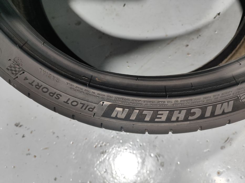2 pneus semi novos 205-40R18 Michelin - Oferta dos Portes