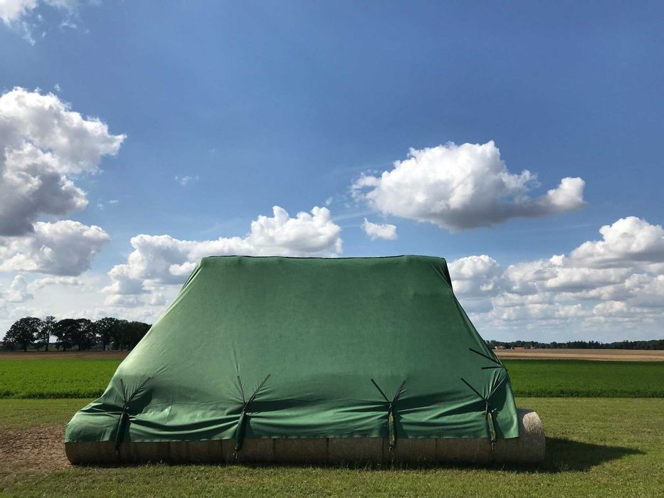 Fliz na belki 300 sztuk plandeka, włóknina 13x25m sterty słomy siana