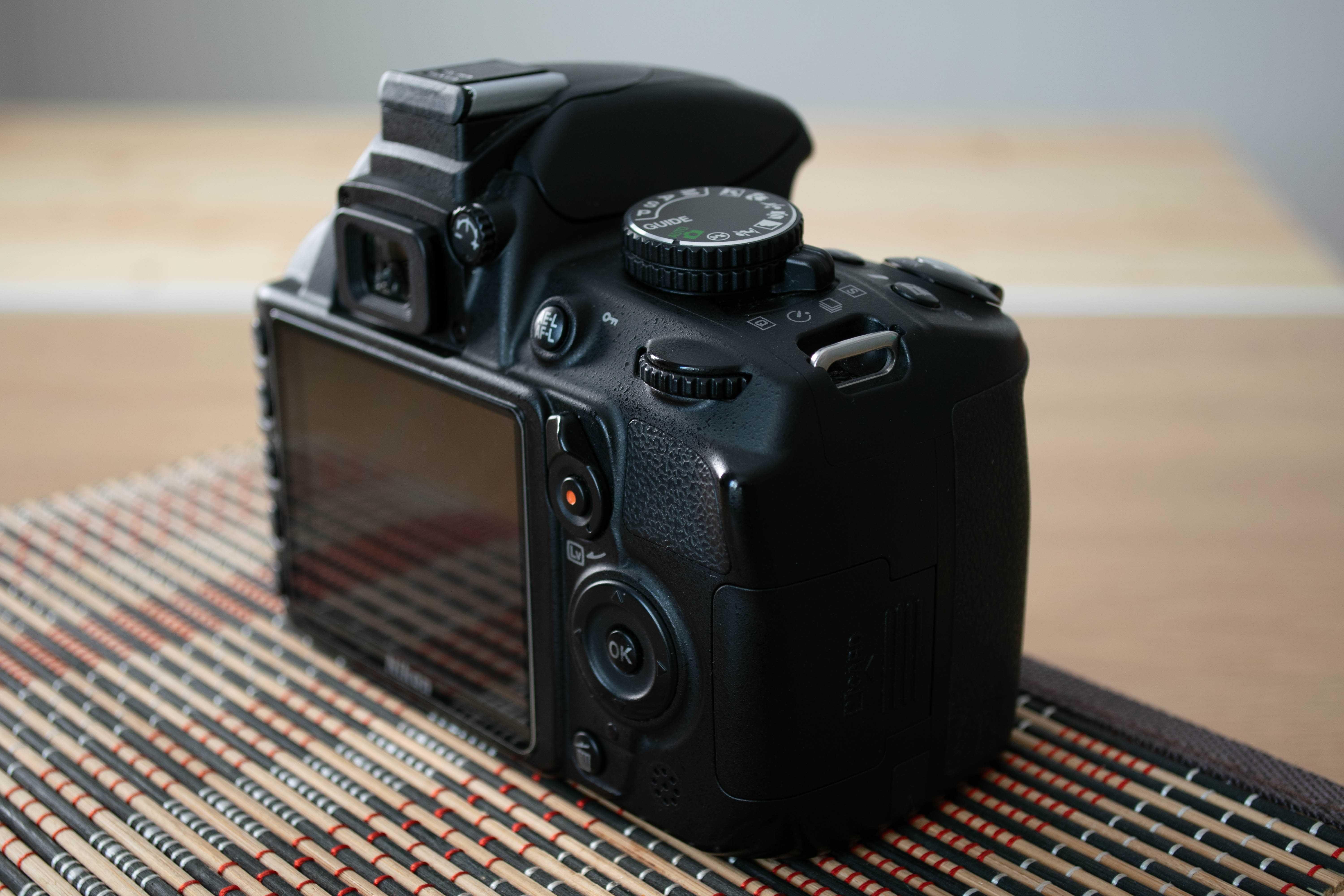 Lustrzanka Nikon D3100,  bardzo mały przebieg 3254 zdjęć