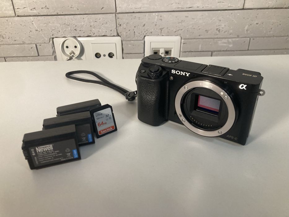 Sony Alfa A6000 /21900 Przebieg Migawki Body 3 Baterie i Karta SD 64GB