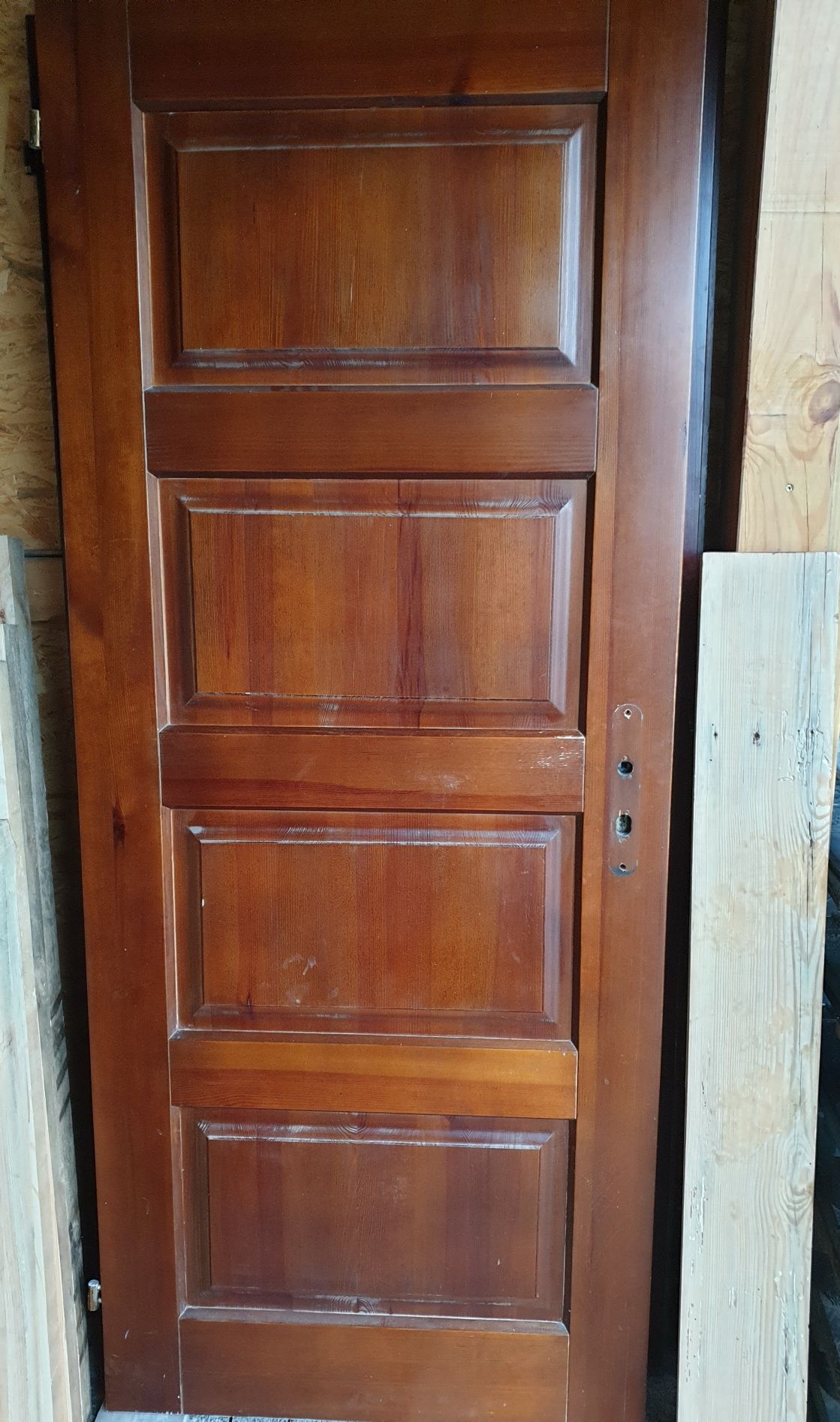 Drzwi z pełnego drewna