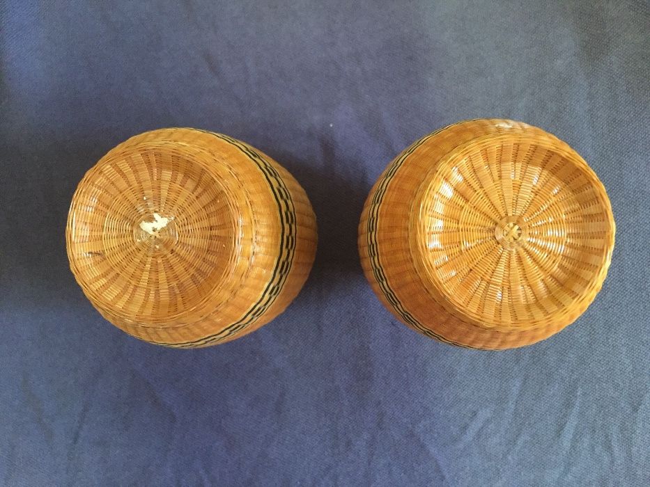 Par jarras porcelana China antigas revestidas a bambu lacado