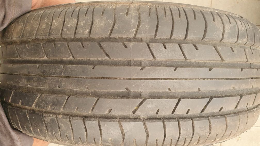 Opona letnia 225/45/17 Bridgestone re 040