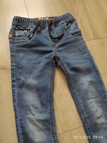 Spodnie jeansy r. 122/128
