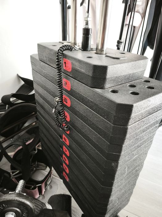 Máquina de musculação completa com leg press