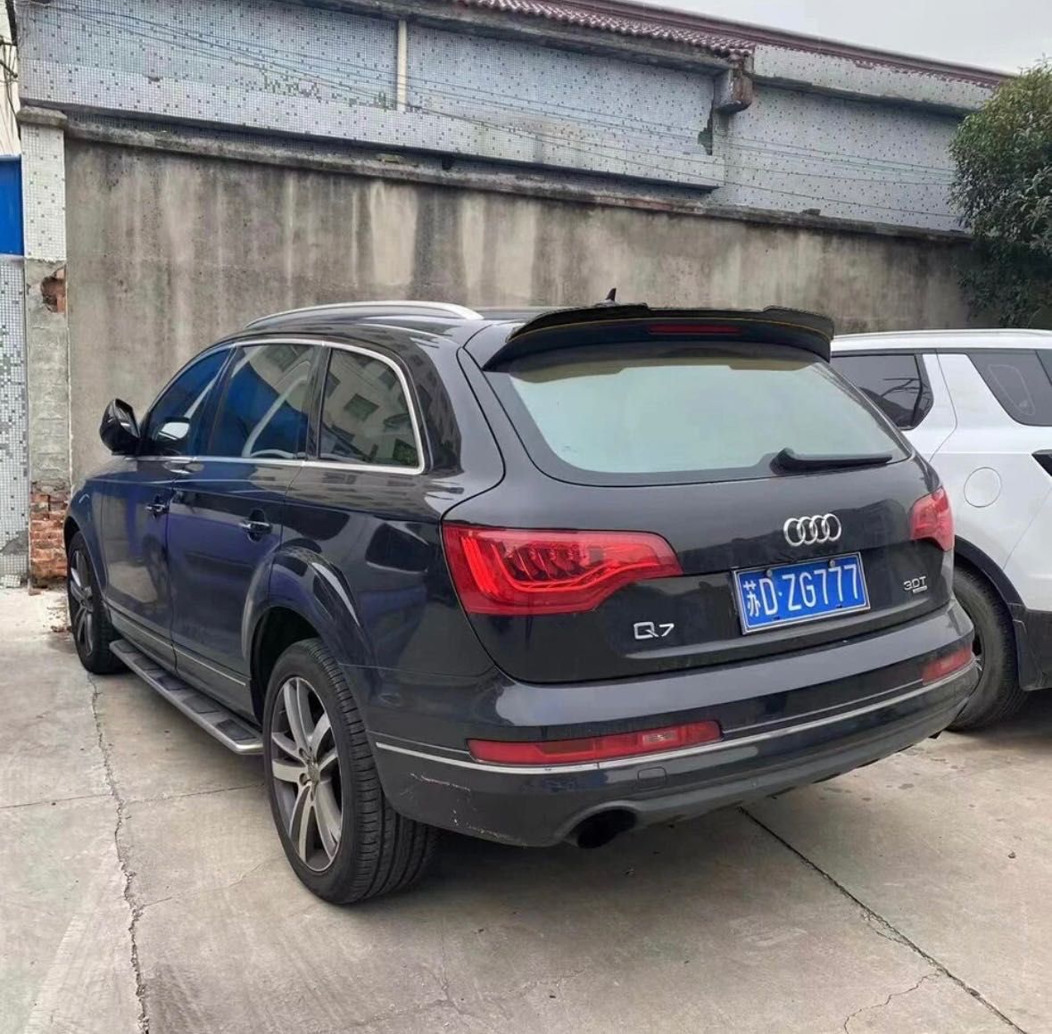 Спойлер на AUDI Q7 накладка на ляду багажник крышу бленда ауди ку7
