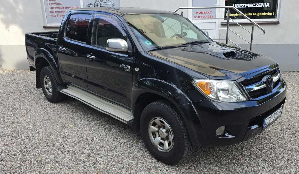 Разборка Toyota Hilux  бампер двері крило фари дзеркала