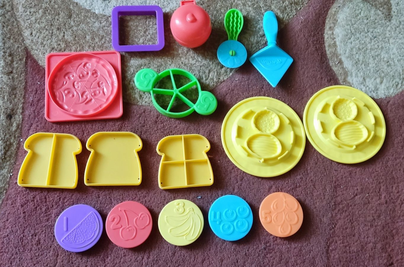 Наборы для игры с пластилином Play doh