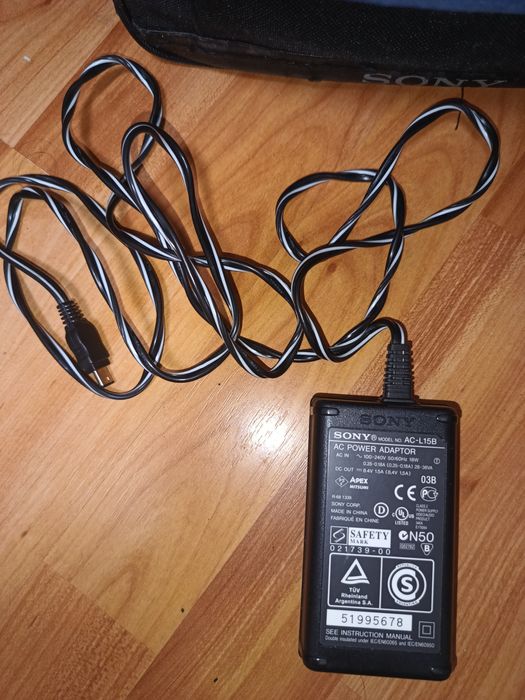 Продам відеокамеру SONY