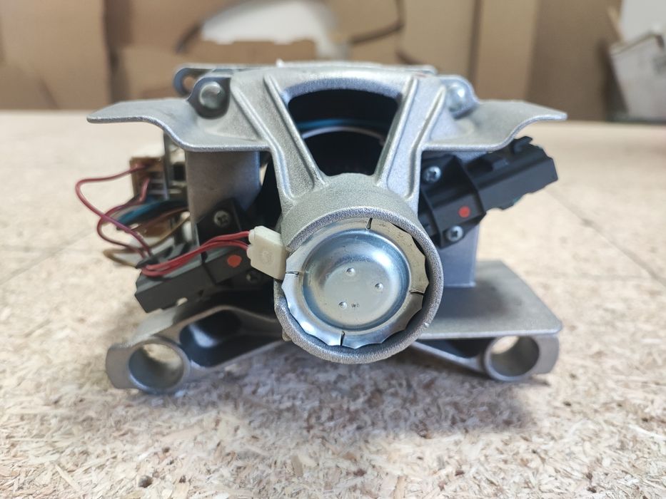 Двигун для пральної машини Whirlpool AWO/D  6100