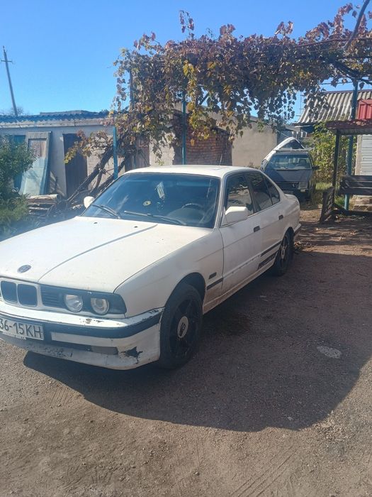Продам машину БМВ Е34 М51