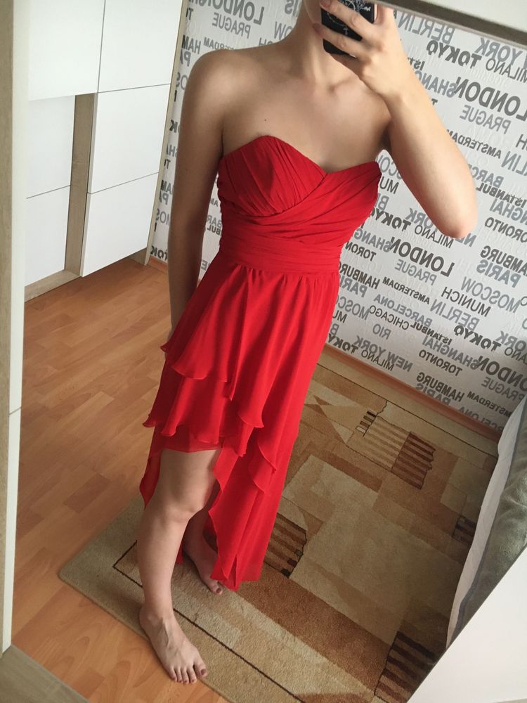 Czerwona, długa sukienka