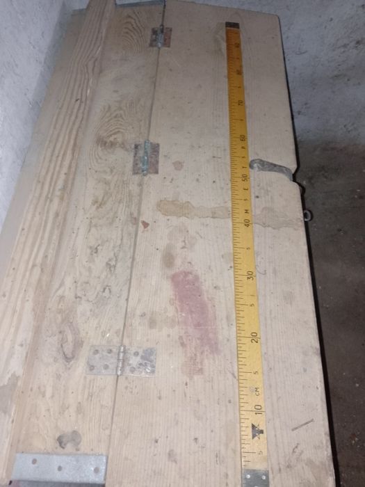 Продається ящик для сипучих сумішей.