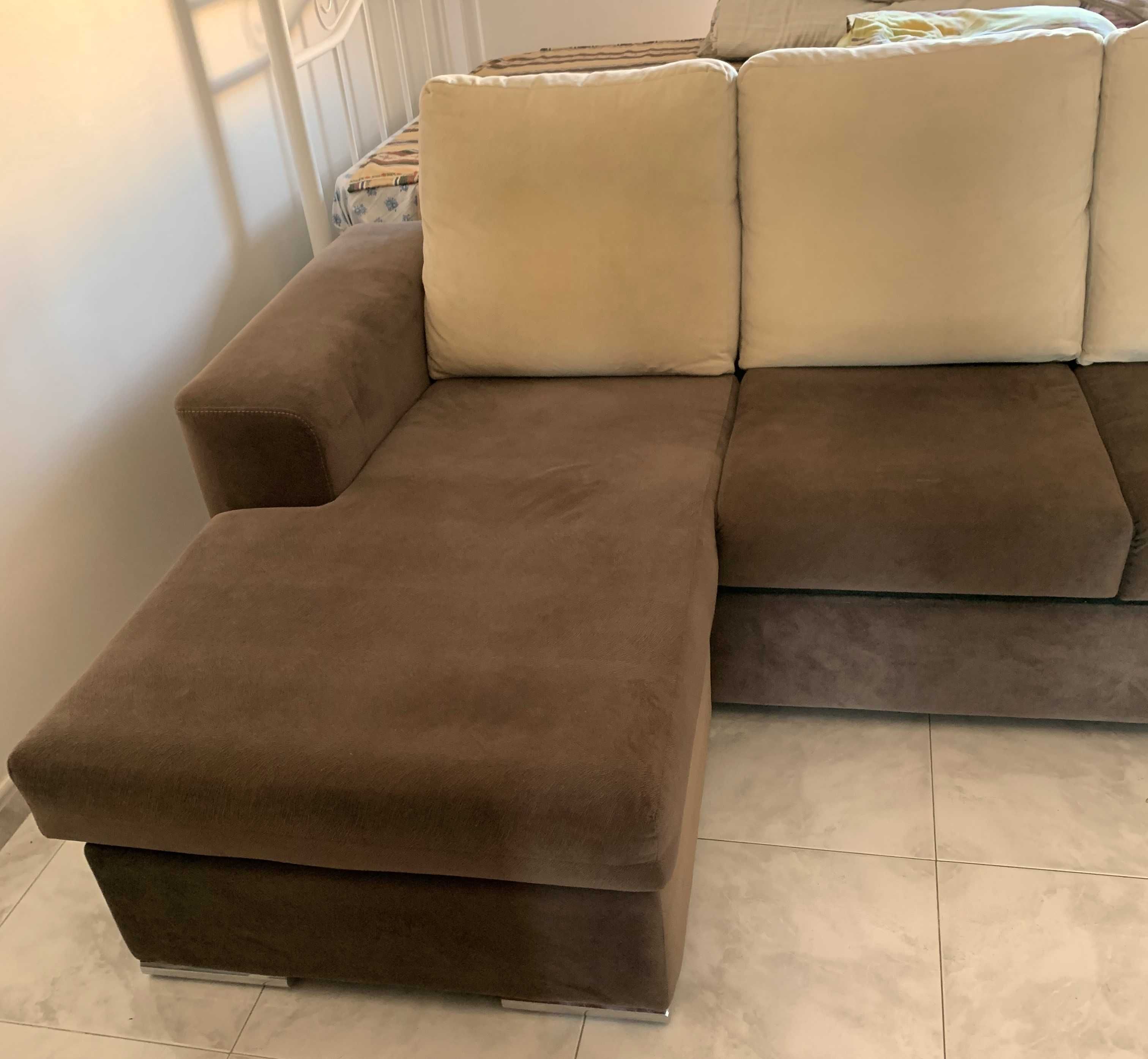 Sofá Chaise longue 3 lugares em perfeito estado de conservação.
