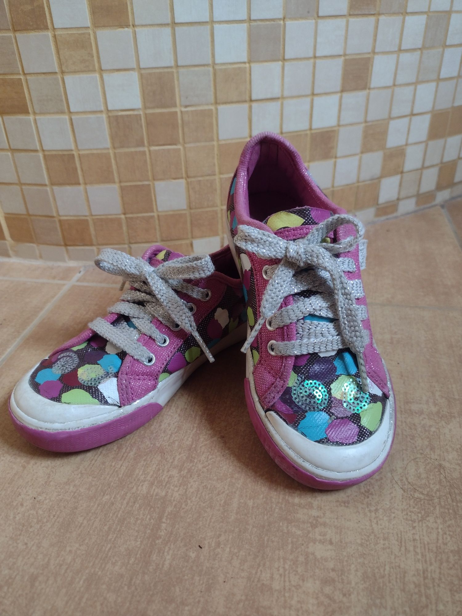 Trampki błyszczące buty na wiosnę dla dziewczynki sznurowane 28 28,5