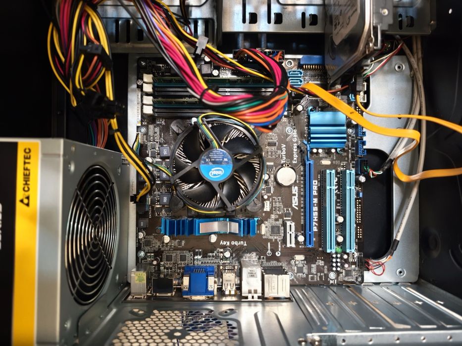 Системний блок, комп'ютер i3, 4ram, windows10