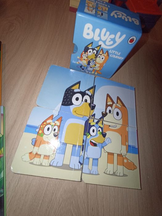 Bluey książki + puzzle + bańki