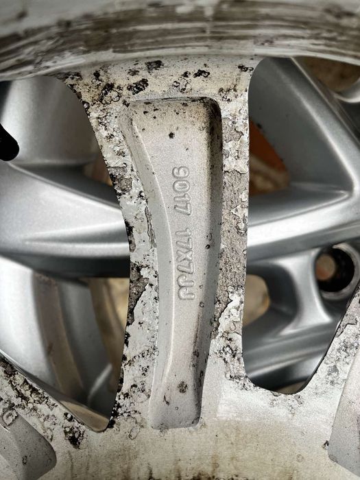 ПРОДАМ Диски Mazda R17