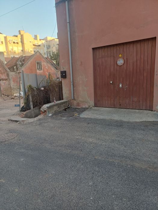 Garagem  Dafundo Algés, junto ao aquário Vasco da gama, Algés