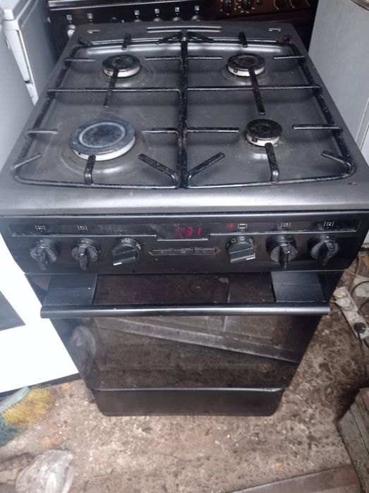 Продам 4х конфорну газову плиту Аміка .